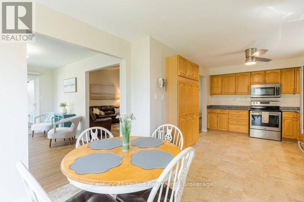 11 Algonquin Trail, Clarington (Bowmanville), ON - Indoor