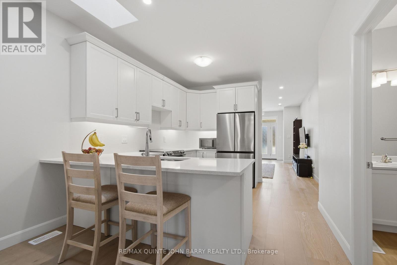 55 Athabaska Drive, Belleville (Thurlow Ward), ON - Indoor Photo Showing Kitchen With Upgraded Kitchen