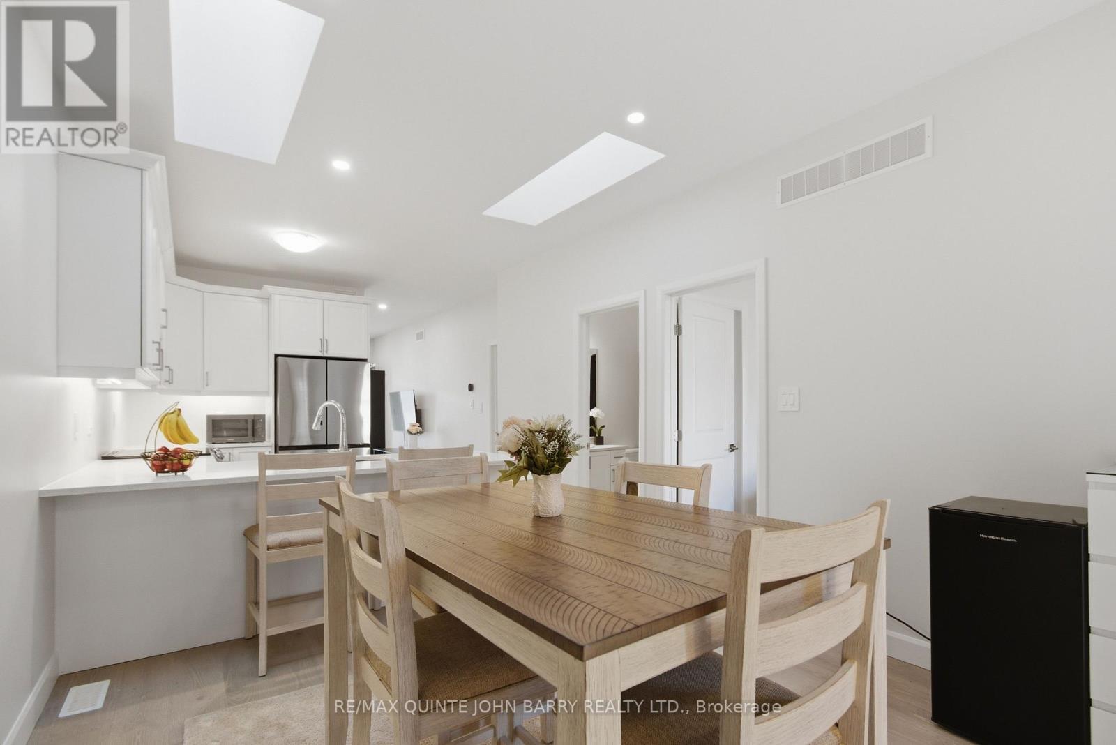 55 Athabaska Drive, Belleville (Thurlow Ward), ON - Indoor Photo Showing Dining Room