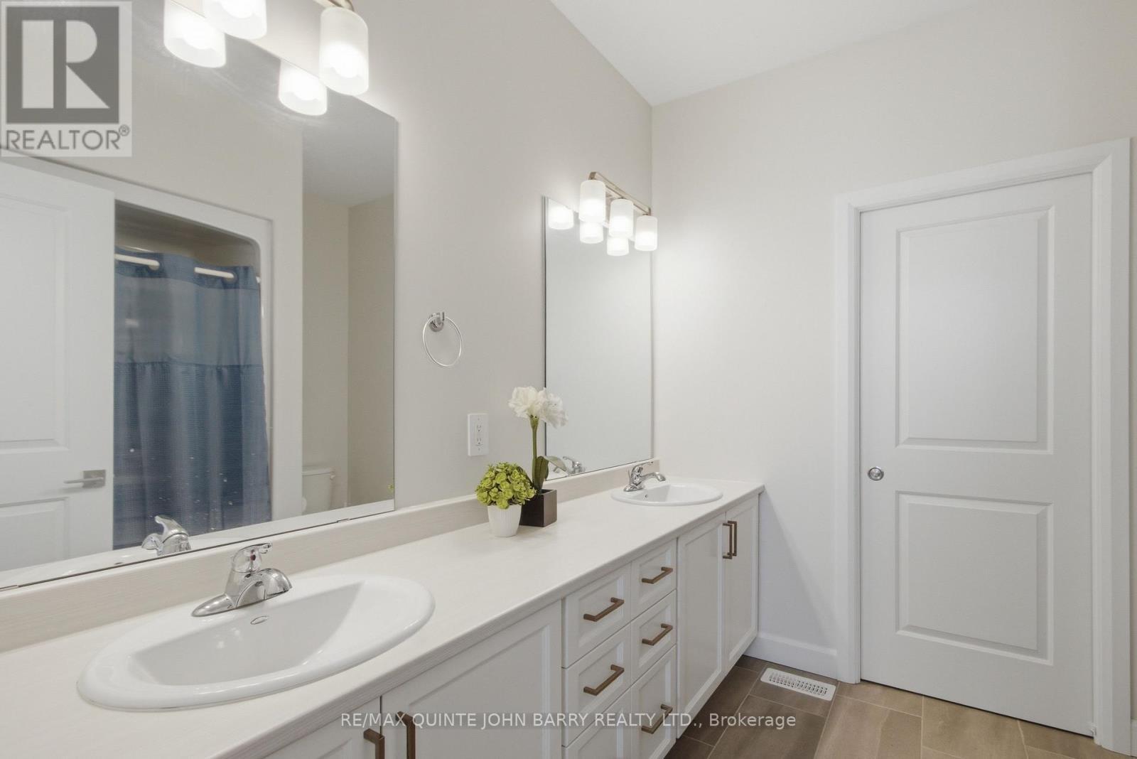 55 Athabaska Drive, Belleville (Thurlow Ward), ON - Indoor Photo Showing Bathroom