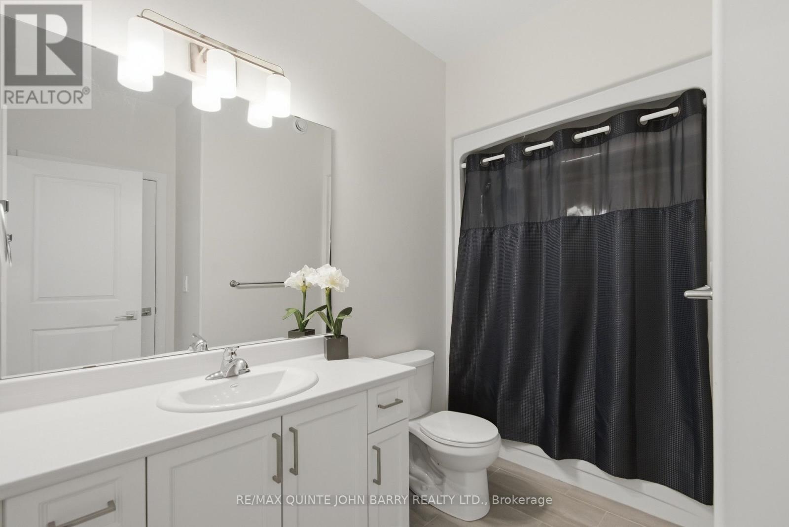 55 Athabaska Drive, Belleville (Thurlow Ward), ON - Indoor Photo Showing Bathroom