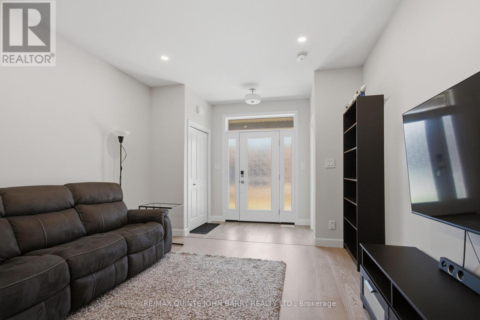 55 Athabaska Drive, Belleville (Thurlow Ward), ON - Indoor Photo Showing Living Room