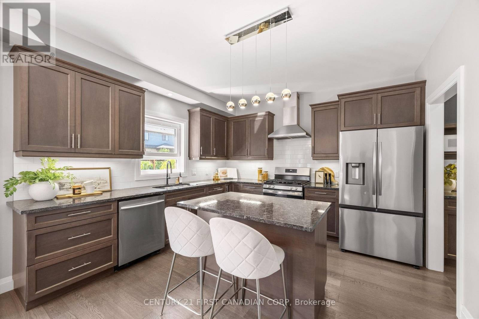 753 Superior Drive, London North (North B), ON - Indoor Photo Showing Kitchen