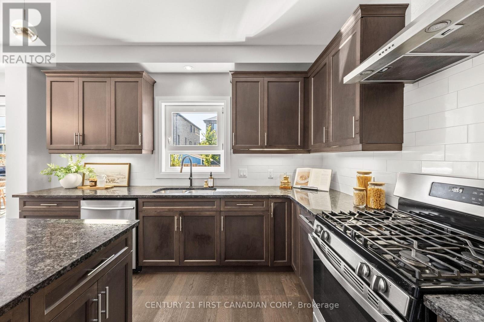 753 Superior Drive, London North (North B), ON - Indoor Photo Showing Kitchen With Upgraded Kitchen