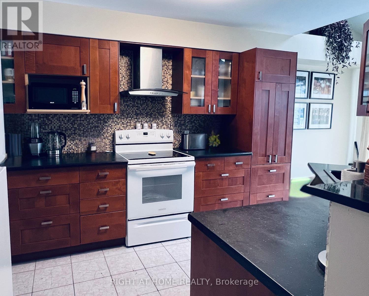 1741 Jobin Crescent, Ottawa, ON - Indoor Photo Showing Kitchen