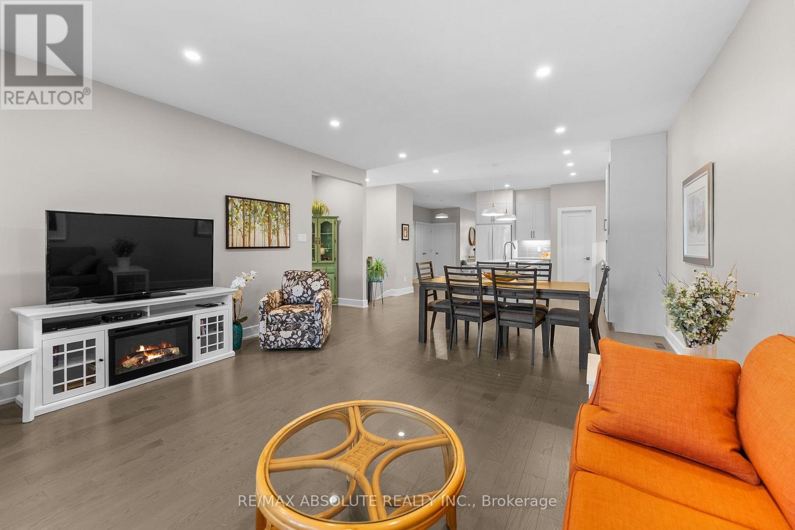 22 Ernie Godin Way, Arnprior, ON - Indoor Photo Showing Living Room