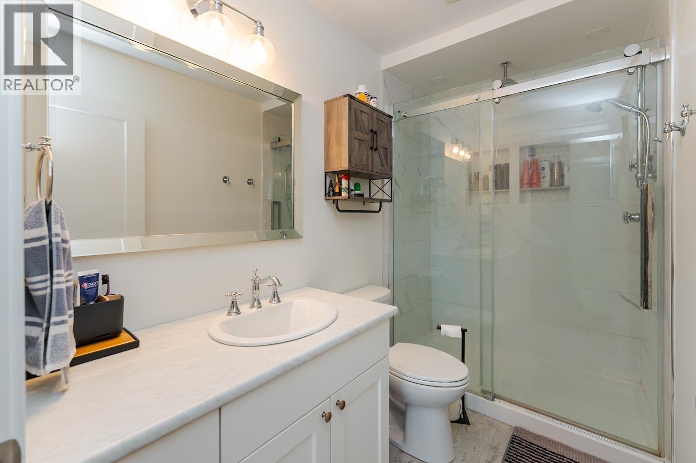 5245 Gable Place, Prince George, BC - Indoor Photo Showing Bathroom