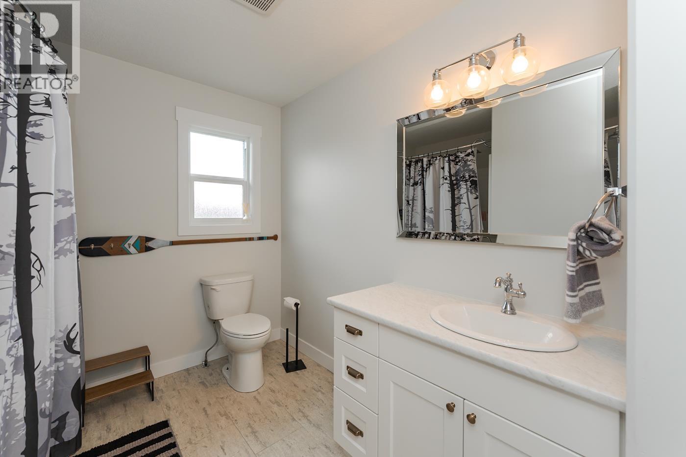 5245 Gable Place, Prince George, BC - Indoor Photo Showing Bathroom