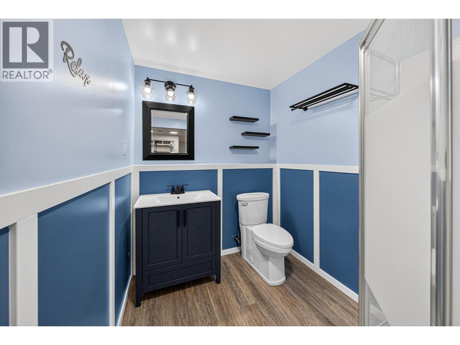 1255 Valley View Drive, Sparwood, BC - Indoor Photo Showing Bathroom