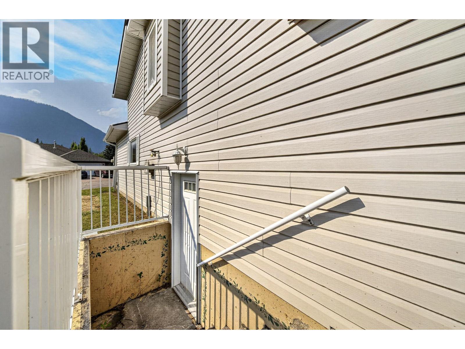 1255 Valley View Drive, Sparwood, BC - Outdoor With Exterior