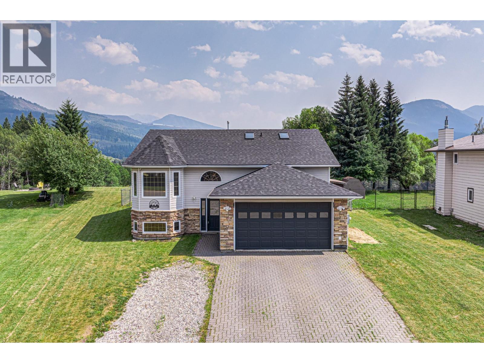 1255 Valley View Drive, Sparwood, BC - Outdoor
