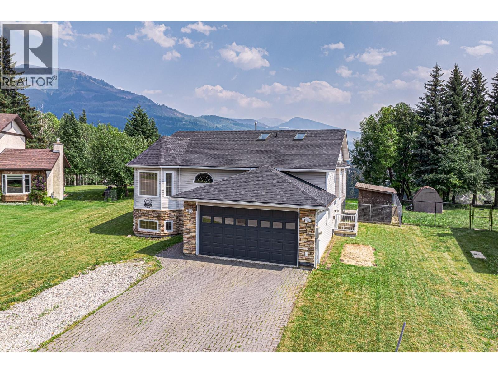 1255 Valley View Drive, Sparwood, BC - Outdoor