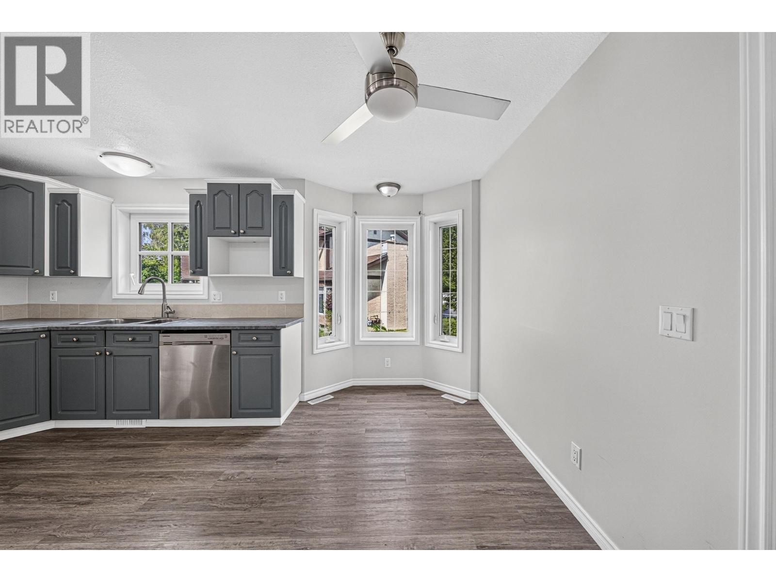 1255 Valley View Drive, Sparwood, BC - Indoor Photo Showing Kitchen