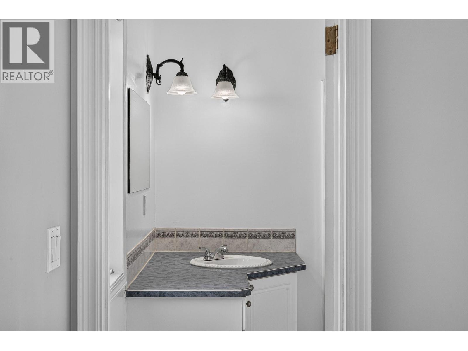 1255 Valley View Drive, Sparwood, BC - Indoor Photo Showing Bathroom