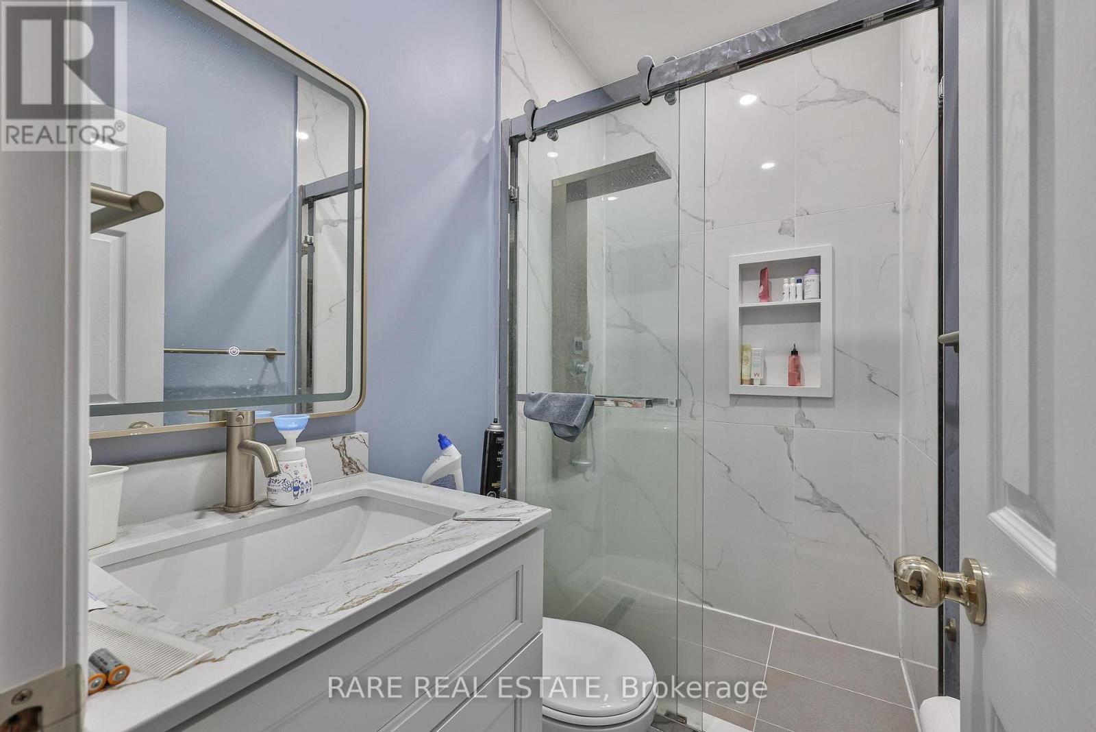 200 Bathurst Street, Toronto, ON