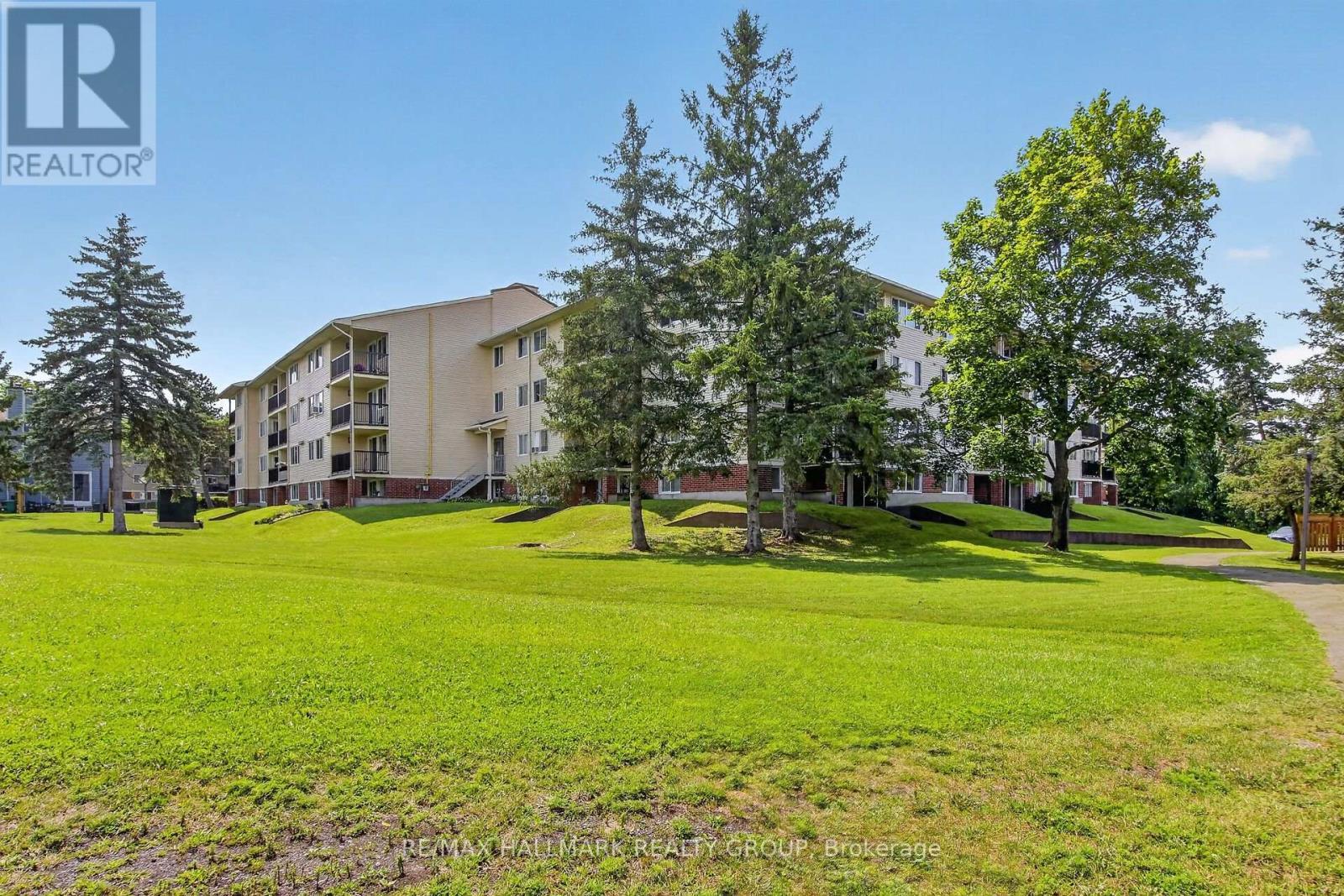 306 - 6470 Bilberry Drive, Ottawa, ON - Outdoor