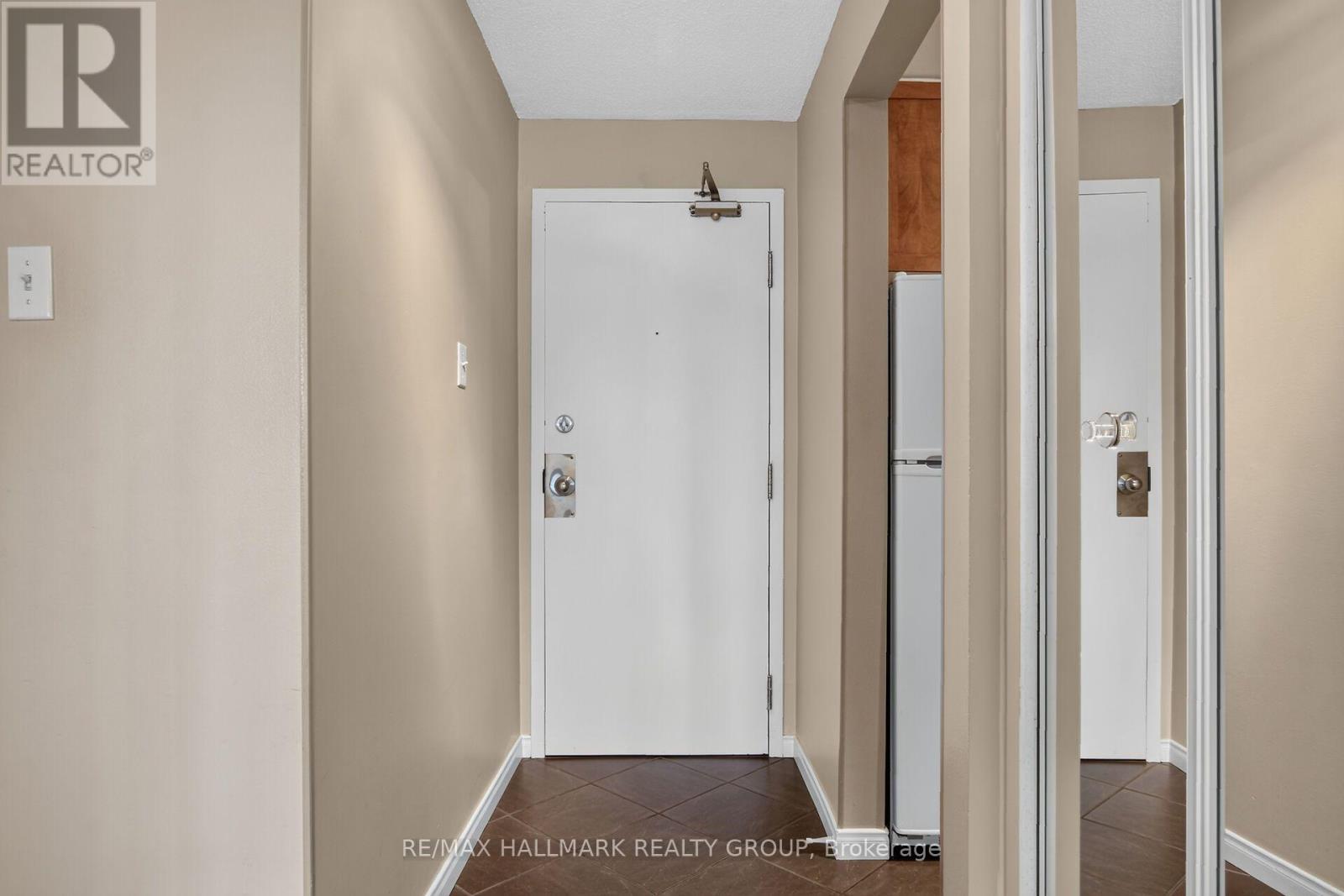 Foyer with closet space - 306 - 6470 Bilberry Drive, Ottawa, ON - Indoor Photo Showing Other Room