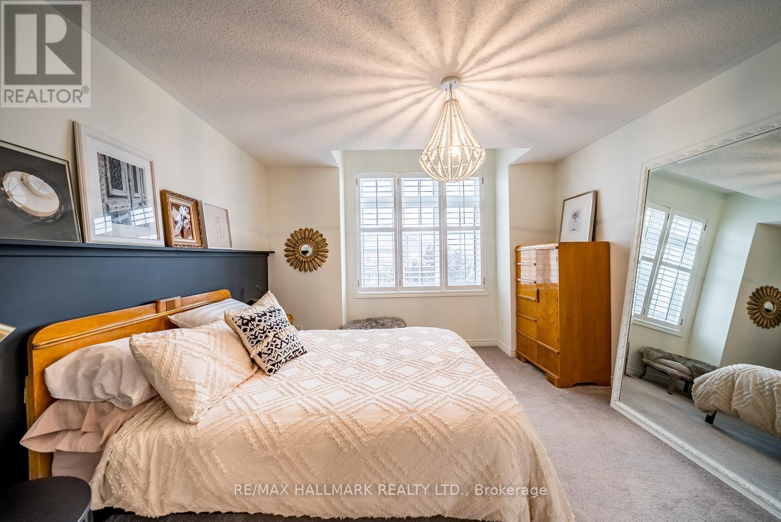 124 Bonnie Braes Drive, Brampton, ON - Indoor Photo Showing Bedroom