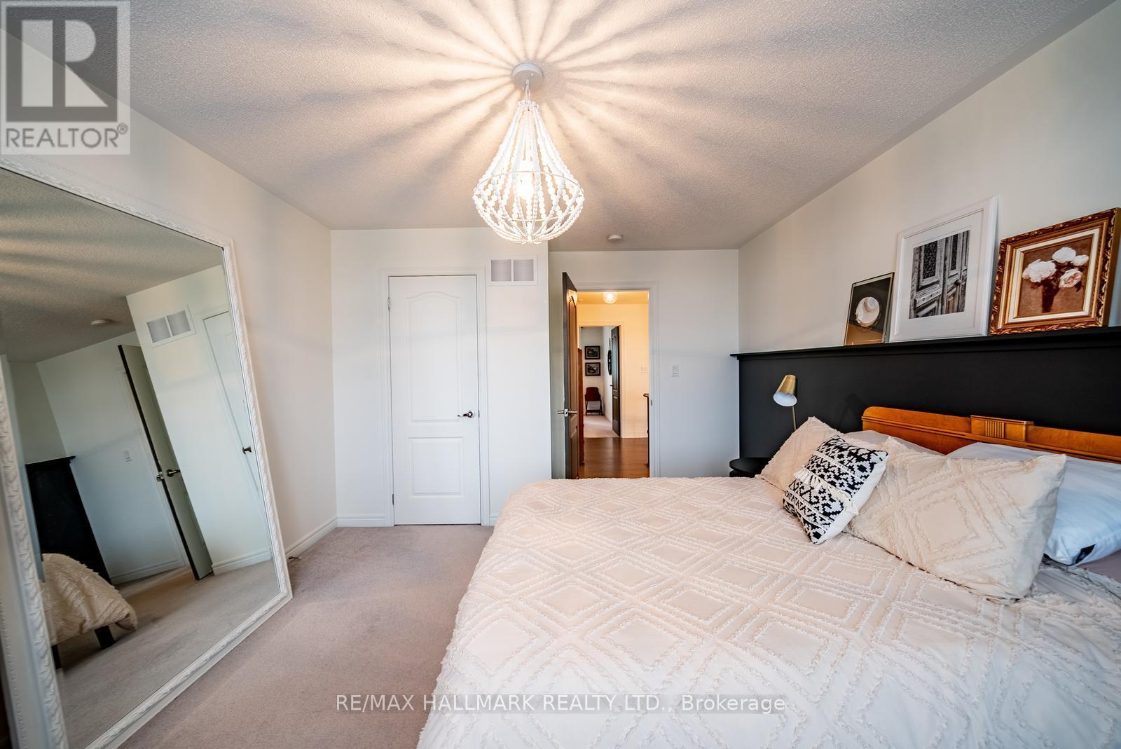 124 Bonnie Braes Drive, Brampton, ON - Indoor Photo Showing Bedroom