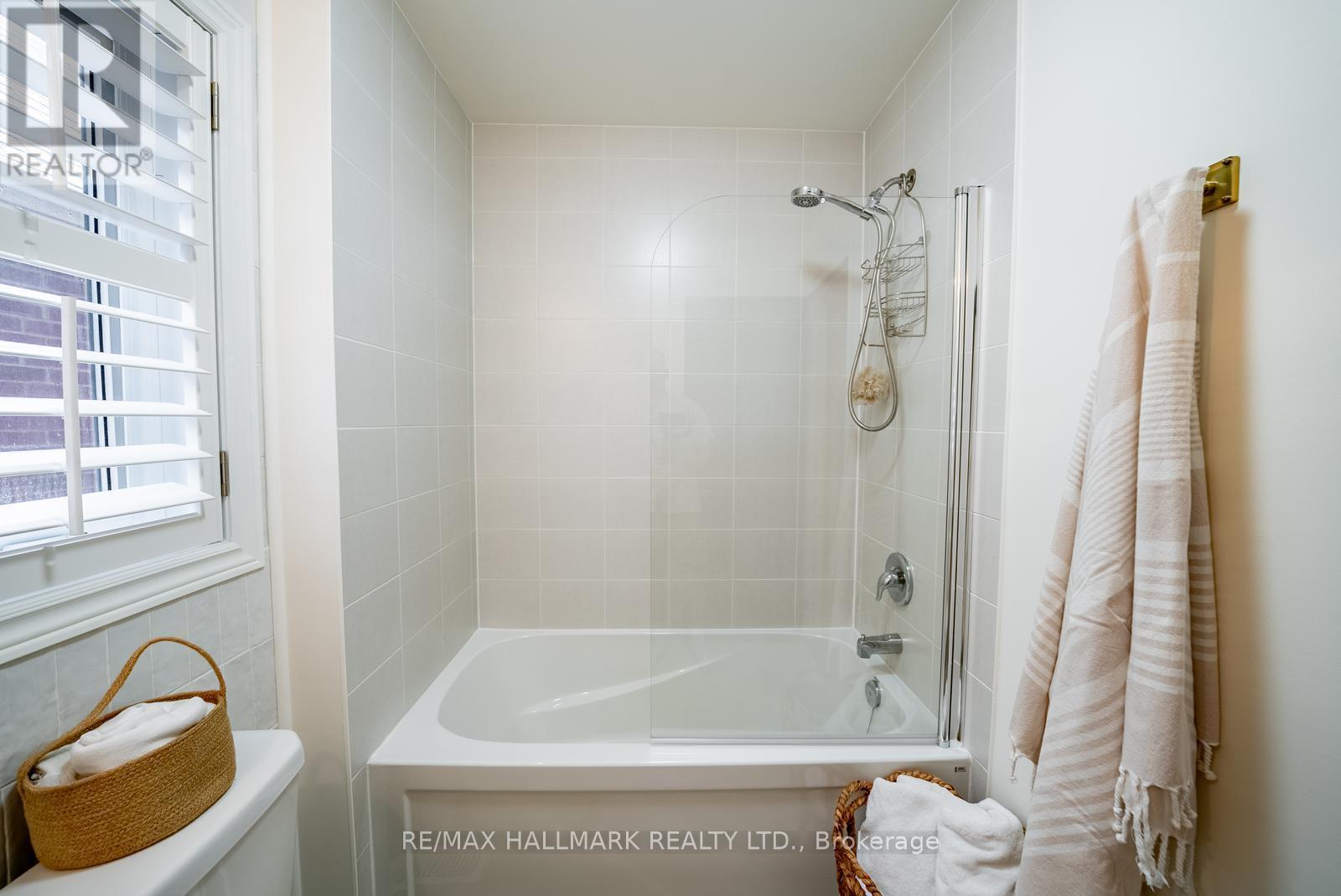 124 Bonnie Braes Drive, Brampton, ON - Indoor Photo Showing Bathroom