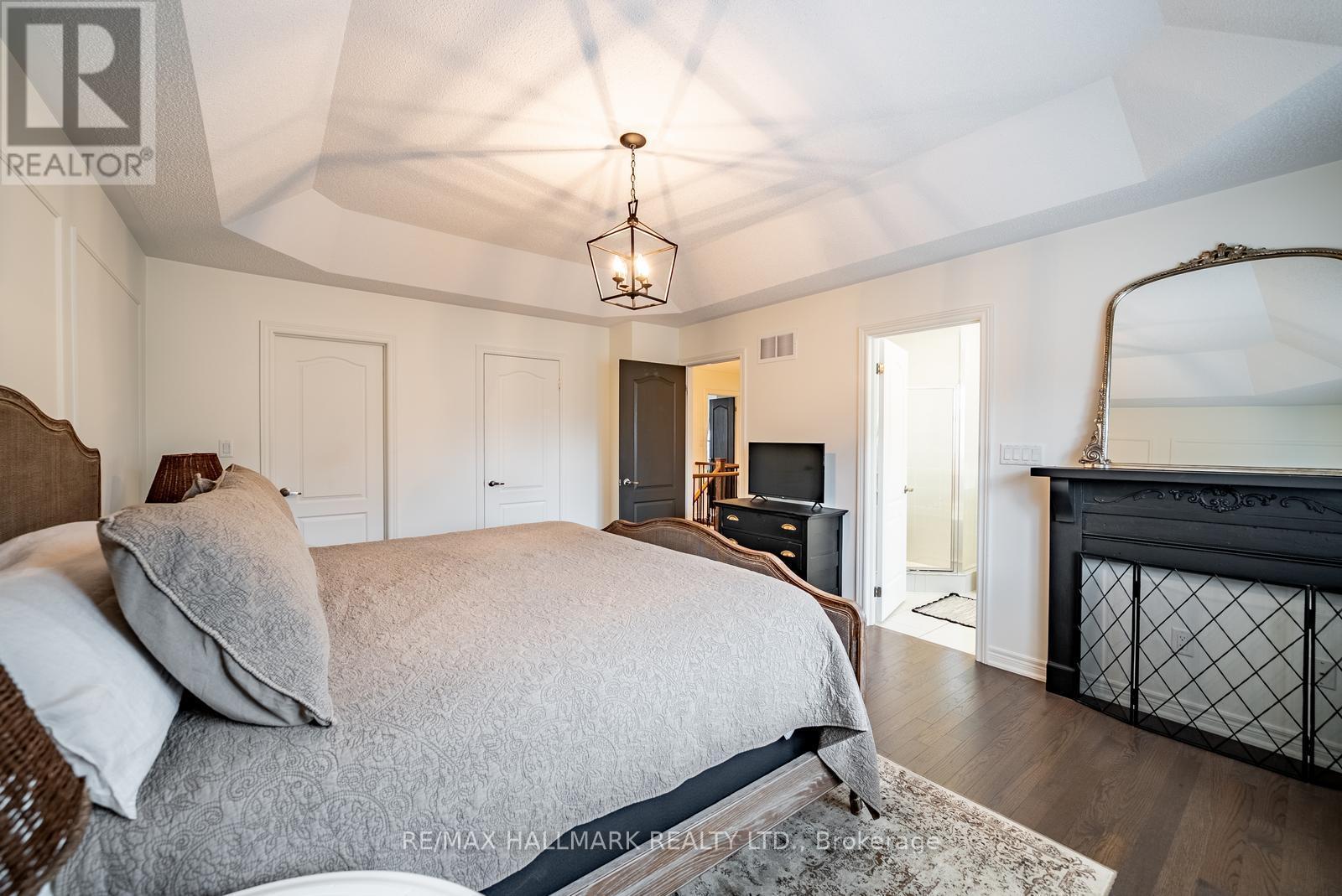 124 Bonnie Braes Drive, Brampton, ON - Indoor Photo Showing Bedroom