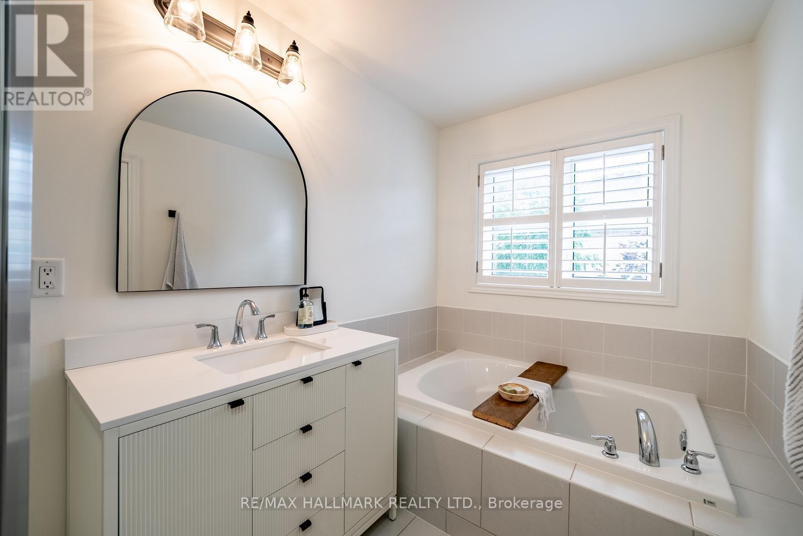 124 Bonnie Braes Drive, Brampton, ON - Indoor Photo Showing Bathroom