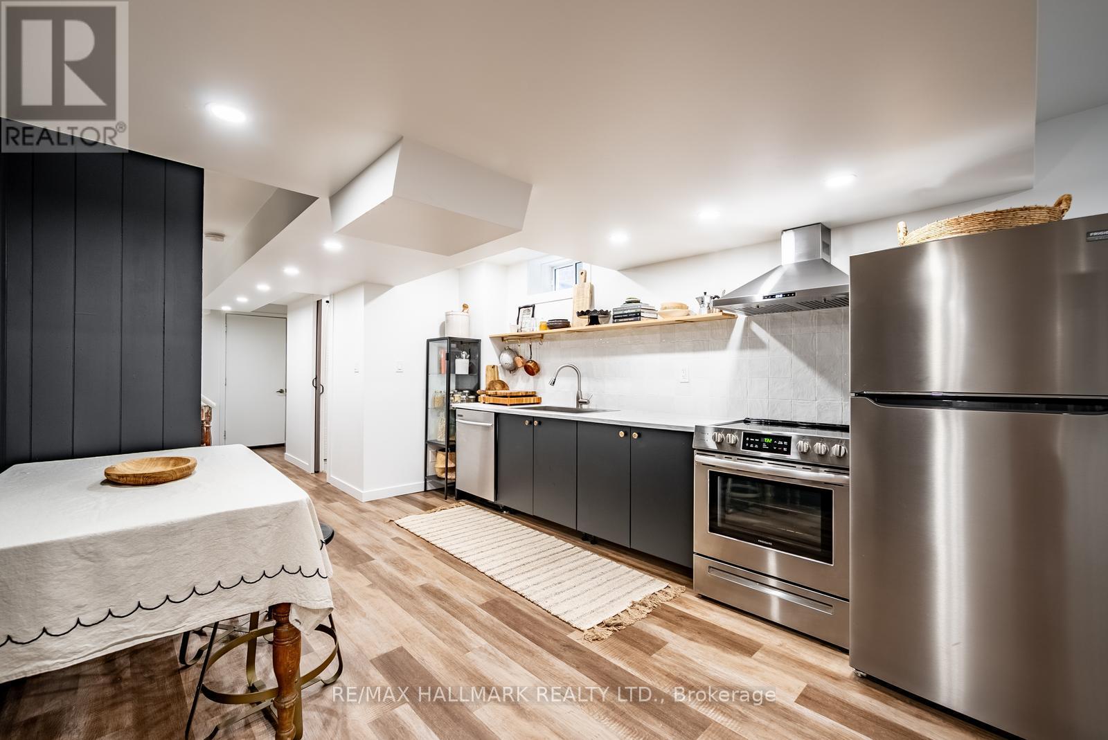 124 Bonnie Braes Drive, Brampton, ON - Indoor Photo Showing Kitchen