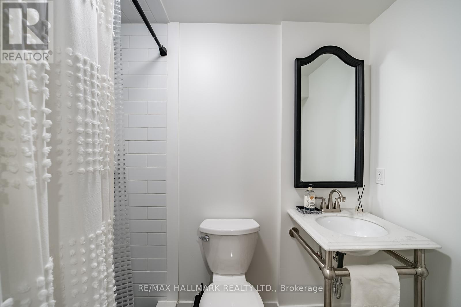 124 Bonnie Braes Drive, Brampton, ON - Indoor Photo Showing Bathroom