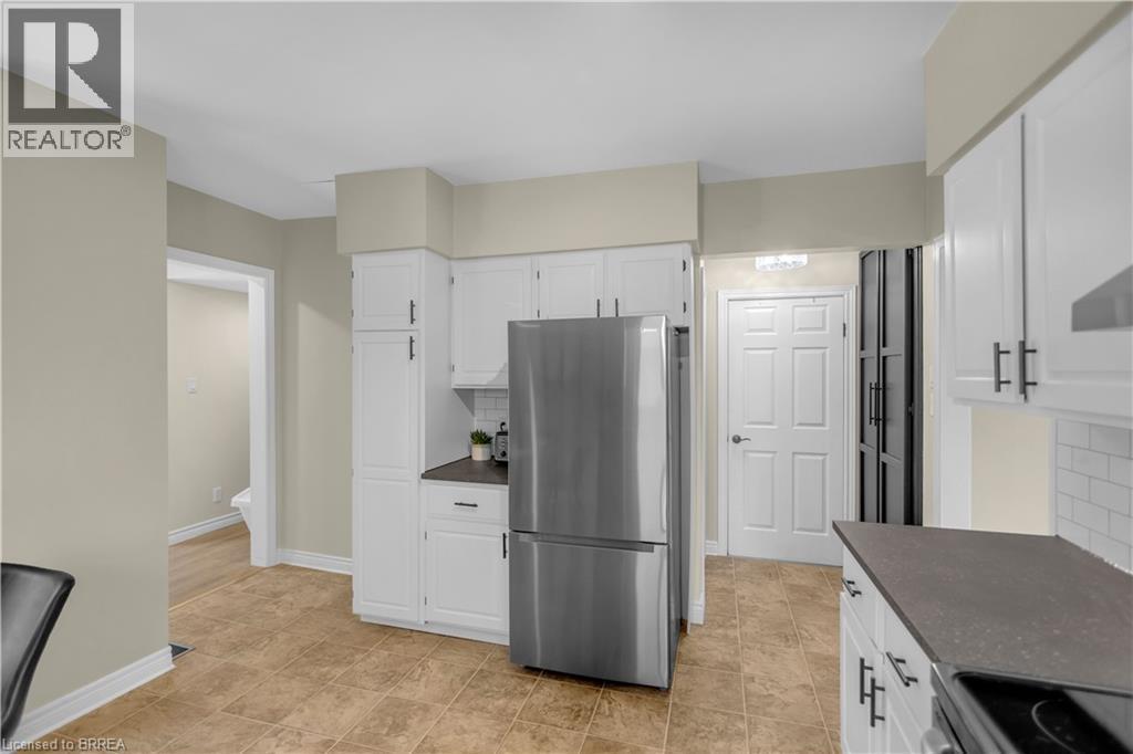 158 Grand Street, Brantford, ON - Indoor Photo Showing Kitchen