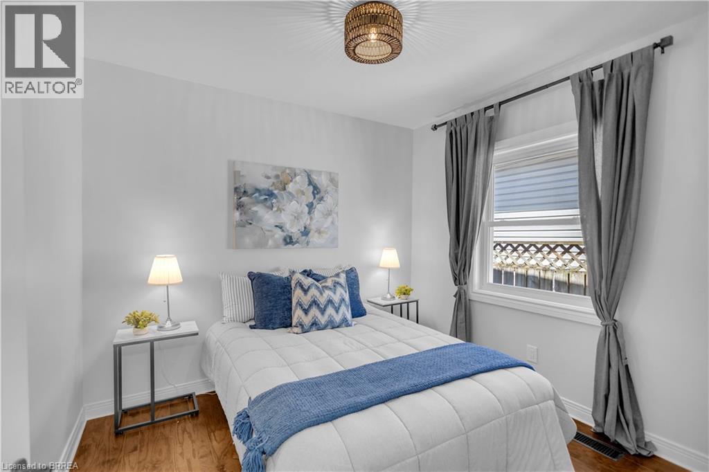 158 Grand Street, Brantford, ON - Indoor Photo Showing Bedroom