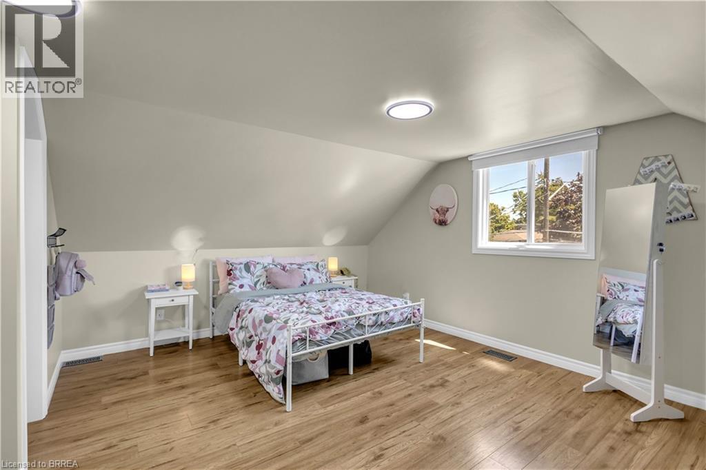 158 Grand Street, Brantford, ON - Indoor Photo Showing Bedroom