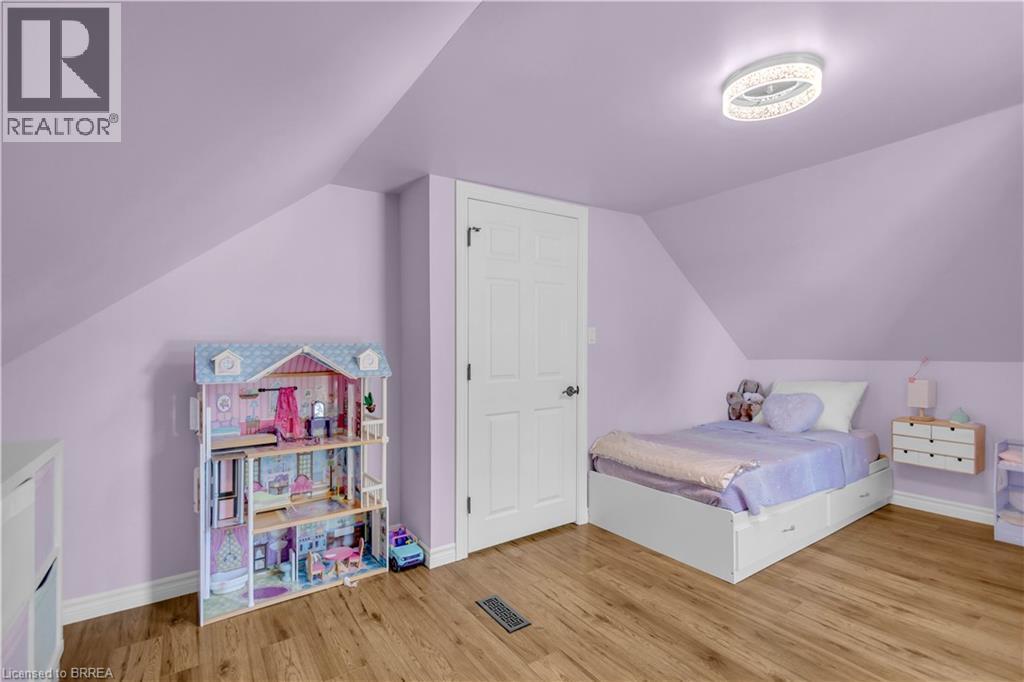 158 Grand Street, Brantford, ON - Indoor Photo Showing Bedroom