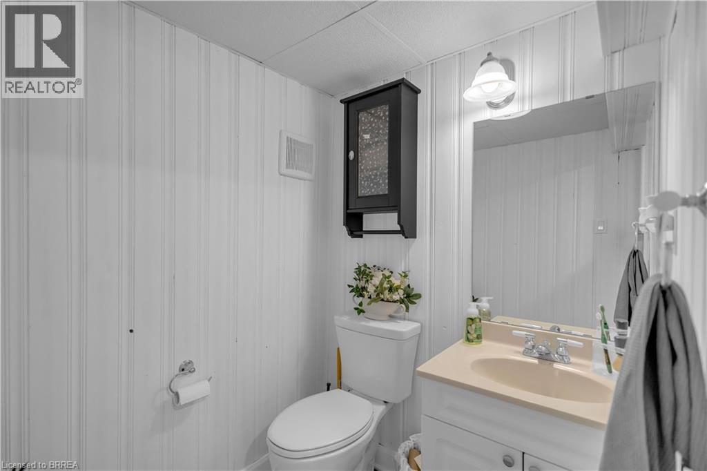 158 Grand Street, Brantford, ON - Indoor Photo Showing Bathroom