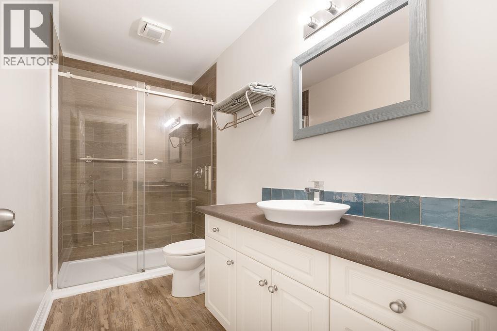 Main floor bathroom. - 2527 Islandview Road, Blind Bay, BC - Indoor Photo Showing Bathroom