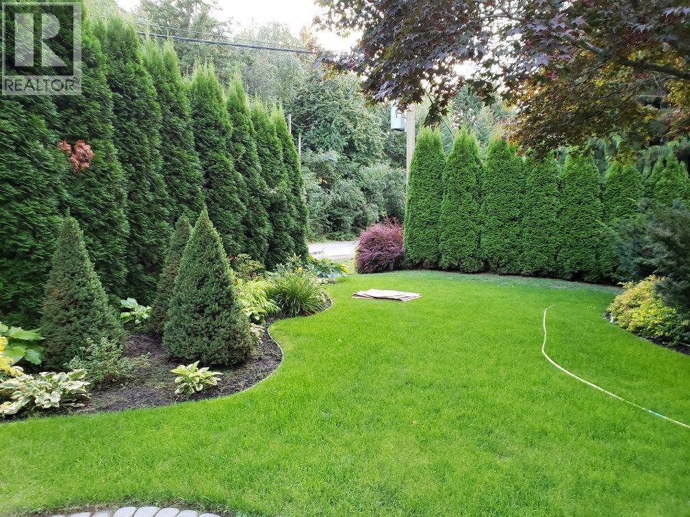 Front yard. Lots of privacy from road with the beautiful tall trees. Well taken care of landscape. - 2527 Islandview Road, Blind Bay, BC - Outdoor