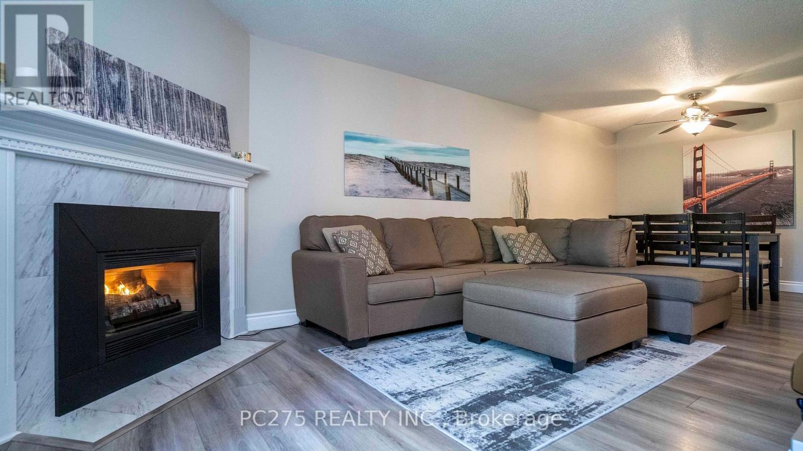 68 - 144 Conway Drive, London South (South X), ON - Indoor Photo Showing Living Room With Fireplace