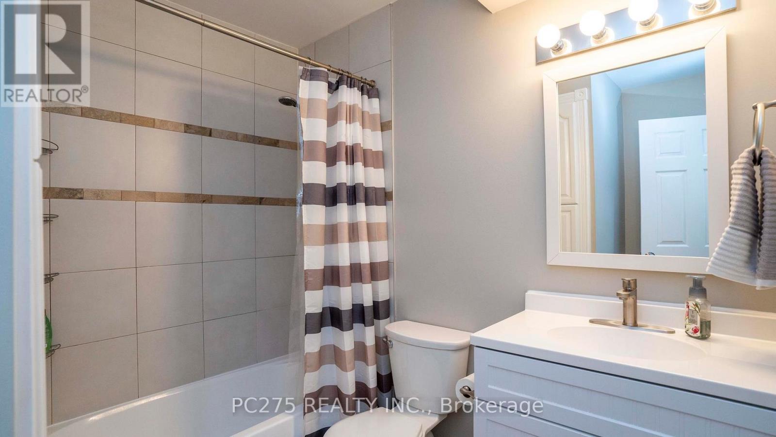 68 - 144 Conway Drive, London South (South X), ON - Indoor Photo Showing Bathroom