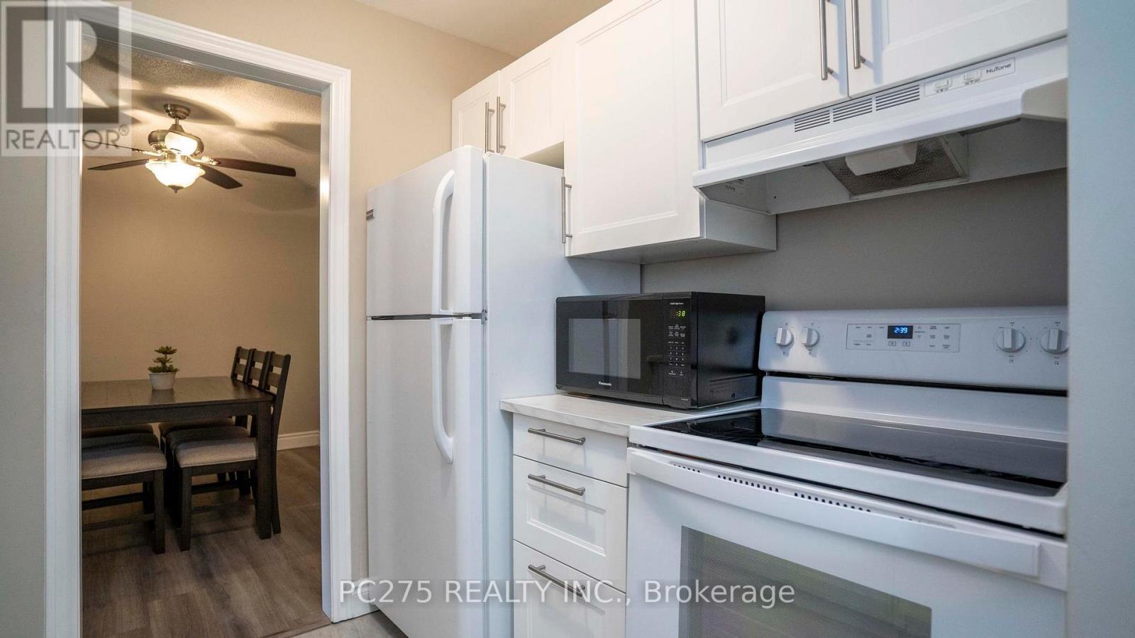68 - 144 Conway Drive, London South (South X), ON - Indoor Photo Showing Kitchen