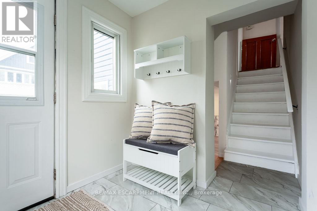 270 Beach Boulevard, Hamilton, ON - Indoor Photo Showing Other Room