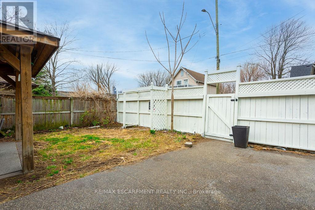 270 Beach Boulevard, Hamilton, ON - Outdoor