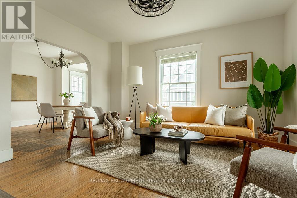 270 Beach Boulevard, Hamilton, ON - Indoor Photo Showing Living Room