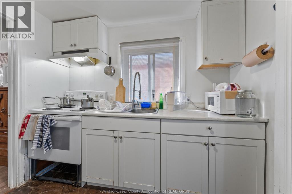 686 Church Street, Windsor, ON - Indoor Photo Showing Kitchen