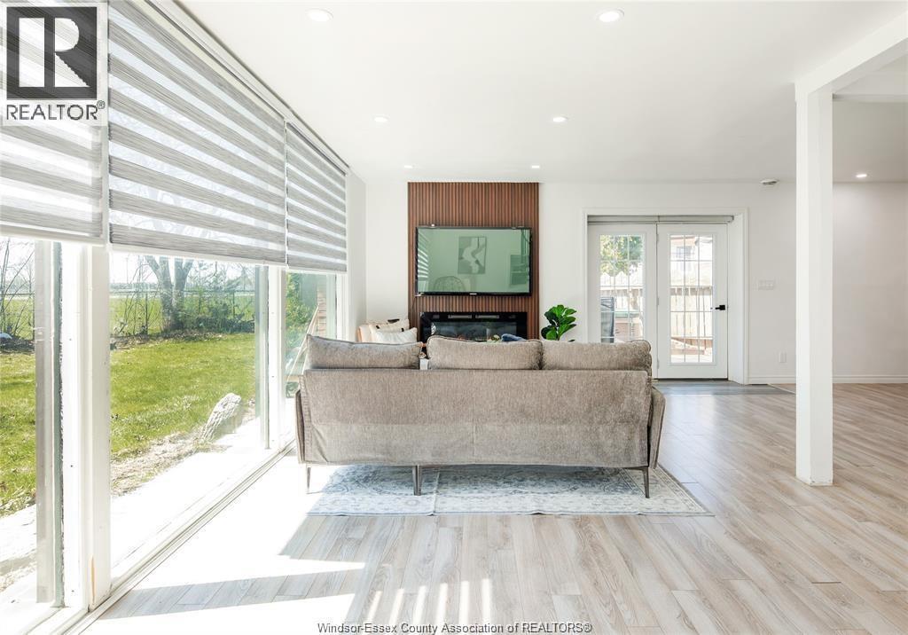 22 University Drive, Chatham, ON - Indoor