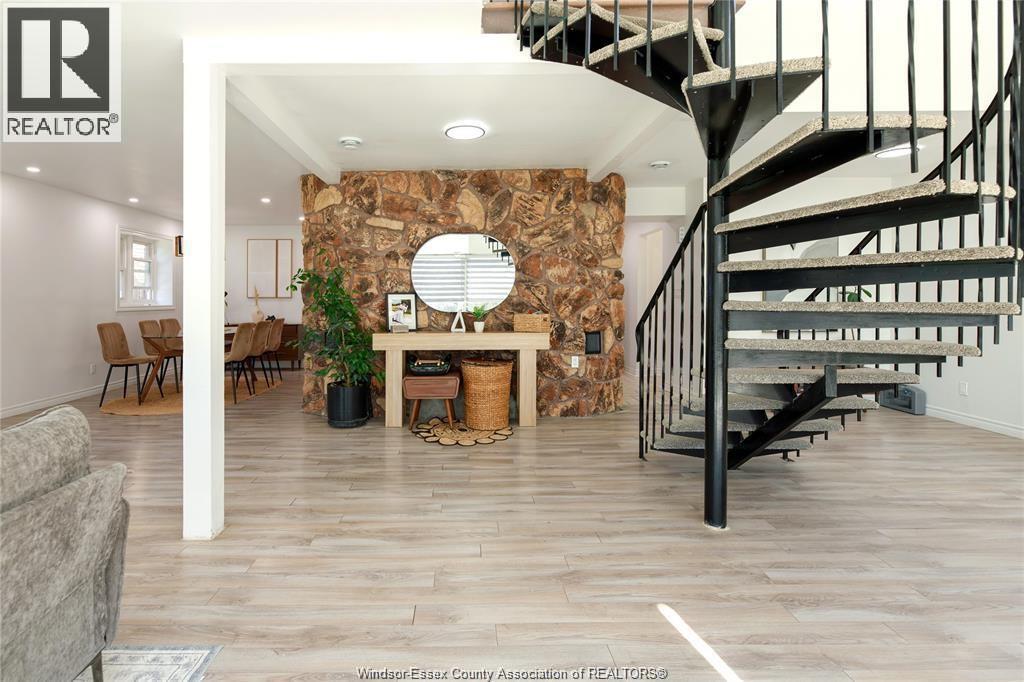 22 University Drive, Chatham, ON - Indoor