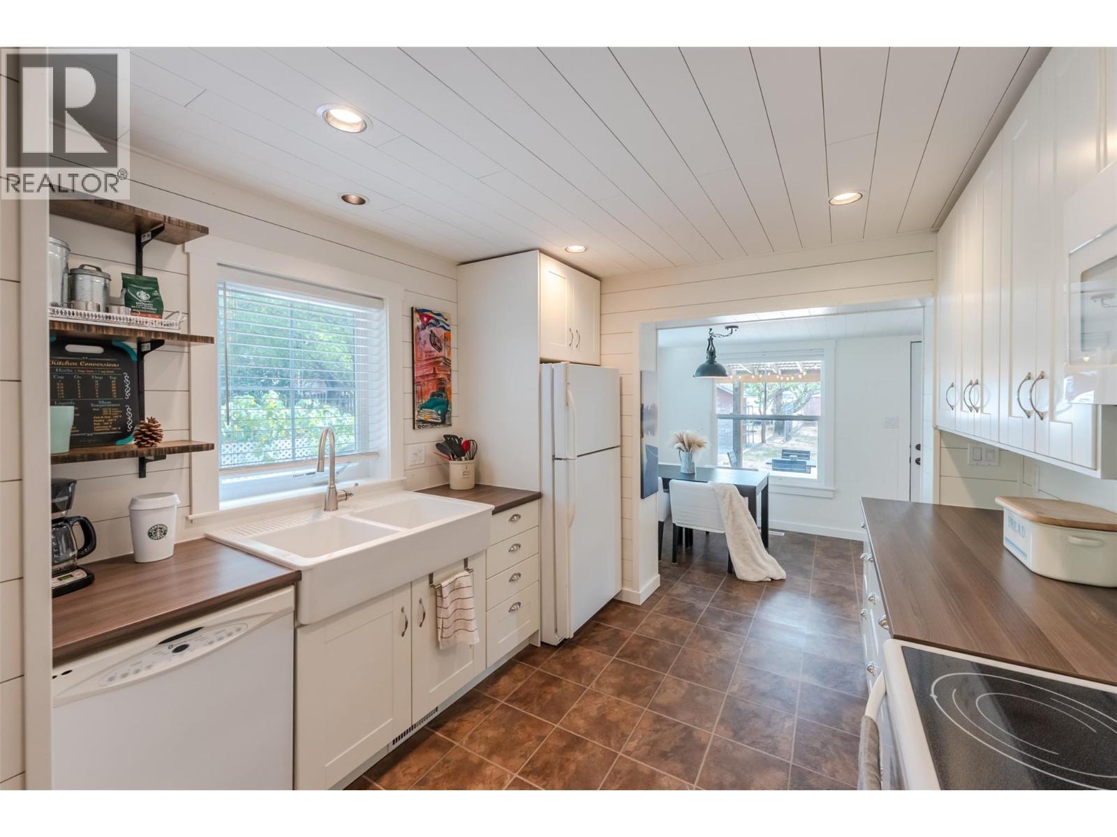 9705 Sargeant Street, Summerland, BC - Indoor Photo Showing Kitchen