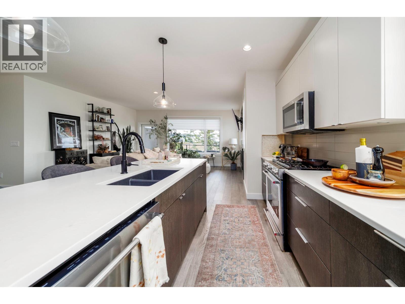 1349 Rocky Point Drive Unit# 2, Kelowna, BC - Indoor Photo Showing Kitchen With Double Sink