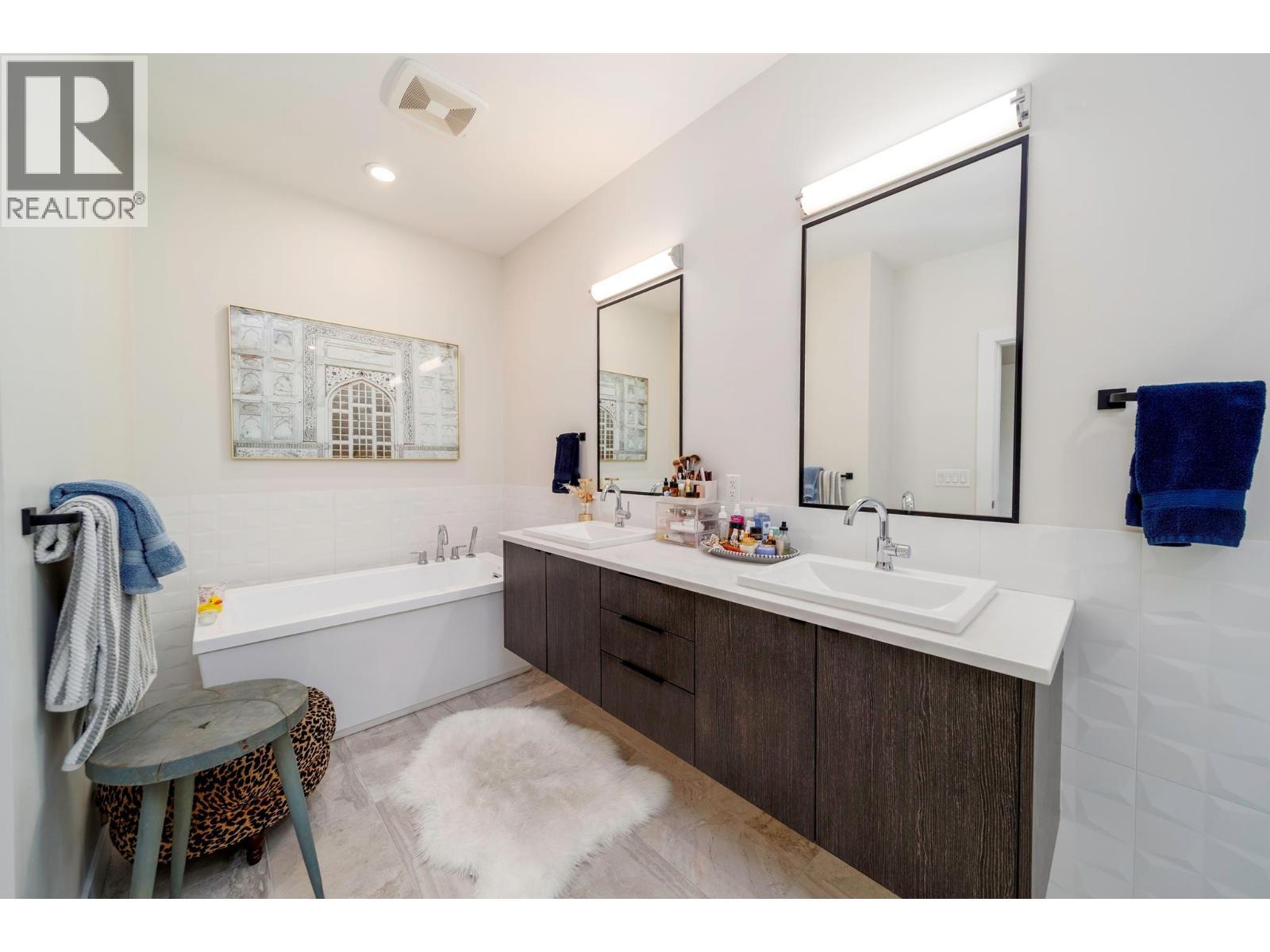 1349 Rocky Point Drive Unit# 2, Kelowna, BC - Indoor Photo Showing Bathroom