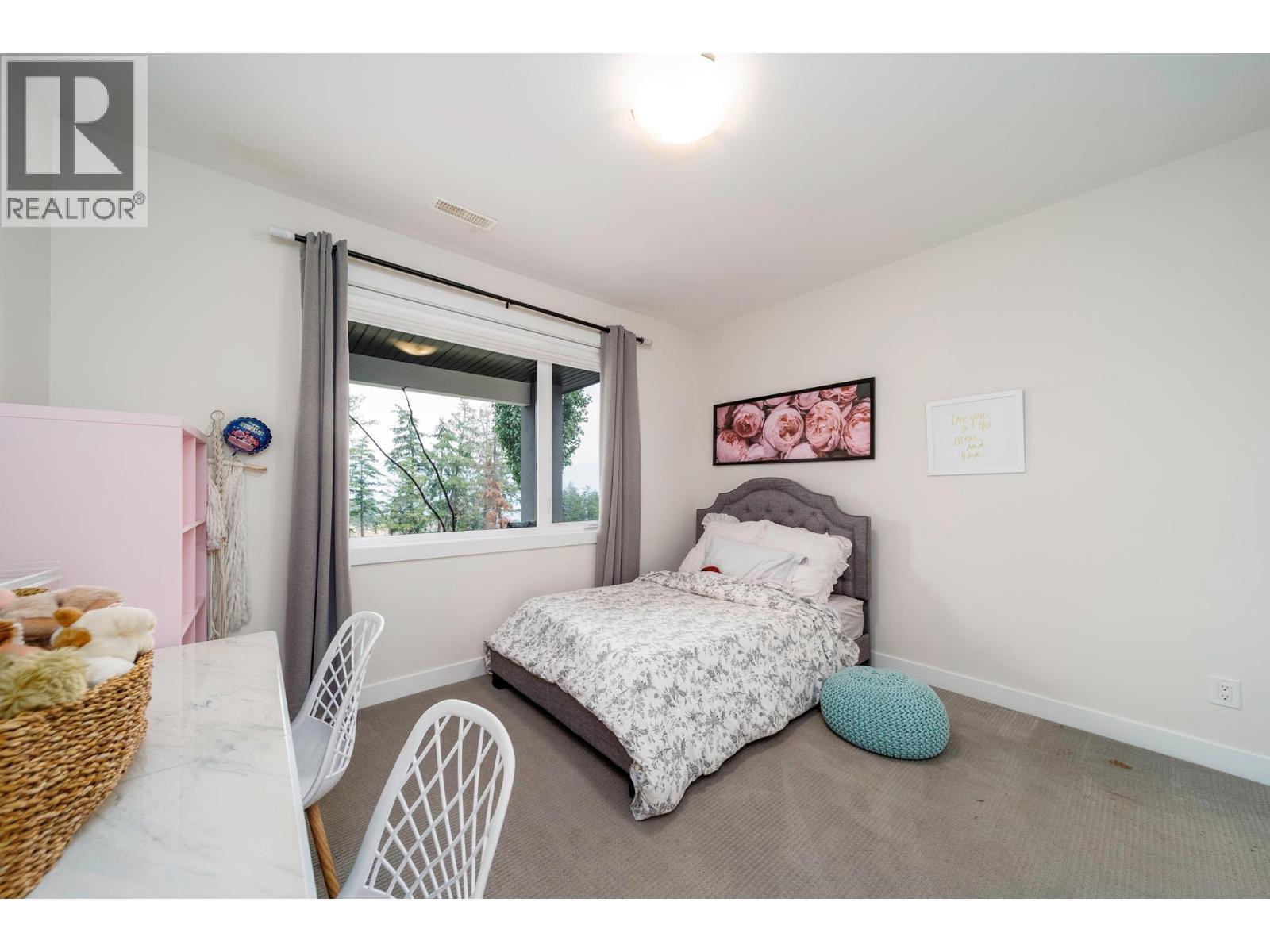 1349 Rocky Point Drive Unit# 2, Kelowna, BC - Indoor Photo Showing Bedroom
