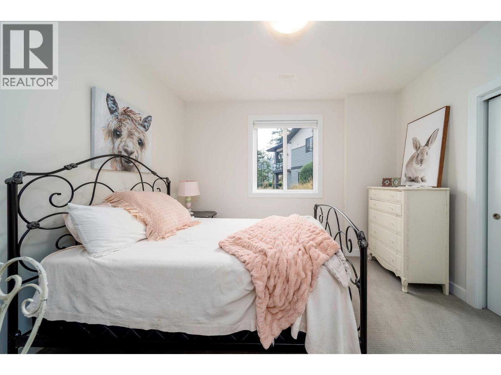 1349 Rocky Point Drive Unit# 2, Kelowna, BC - Indoor Photo Showing Bedroom