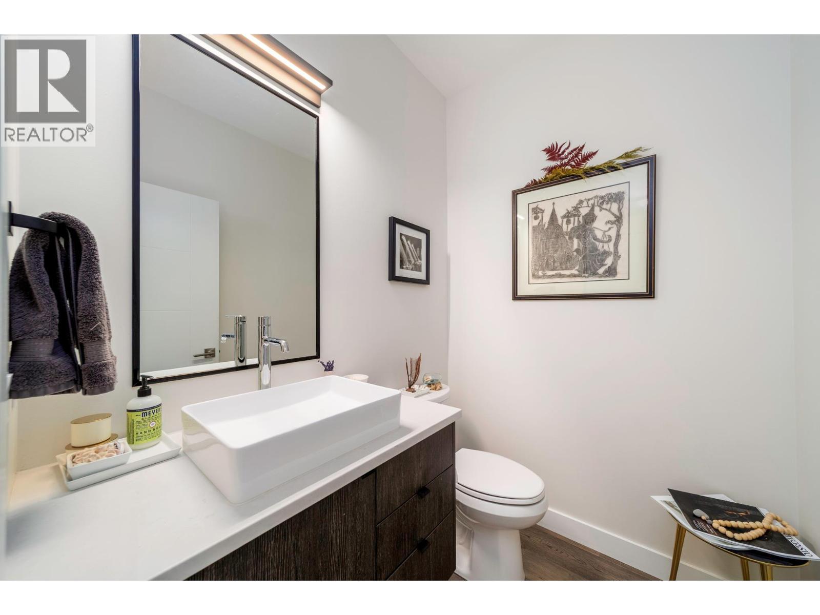1349 Rocky Point Drive Unit# 2, Kelowna, BC - Indoor Photo Showing Bathroom